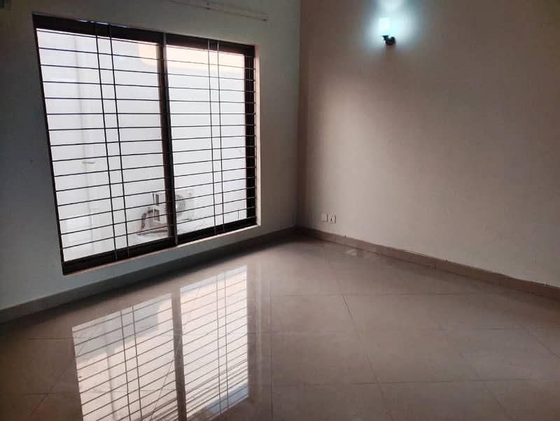 01 Kanal Luxury Beautiful Upper Portion Available For Rent in DHA Phase 3 Block XX Lahore Cantt 6