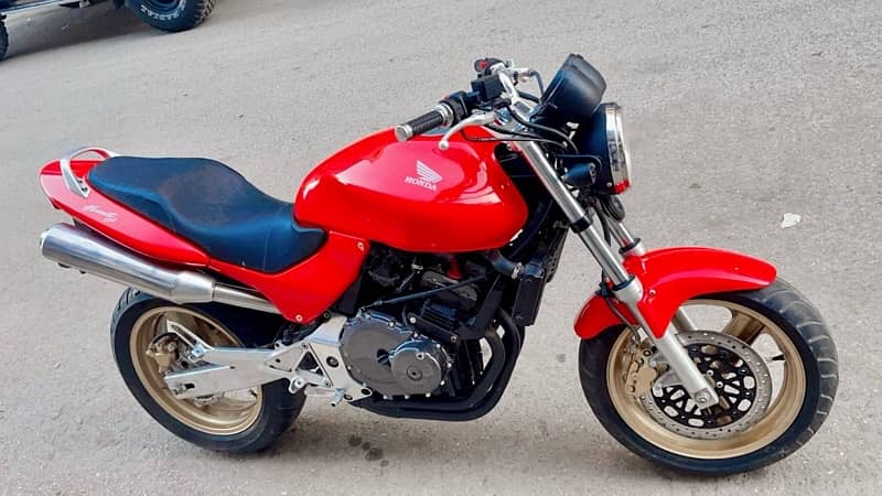 Heavy Sports Bike Honda Hornet 250cc in mint condition !! 2