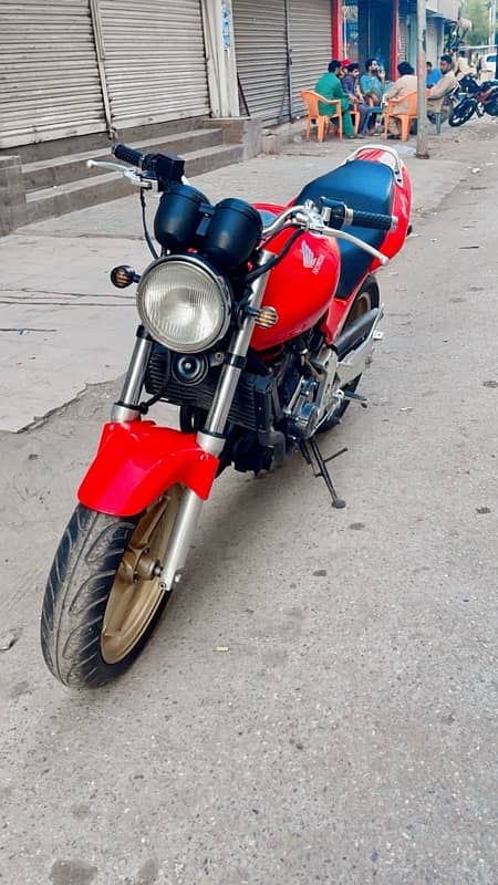 Heavy Sports Bike Honda Hornet 250cc in mint condition !! 9