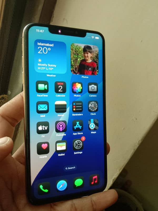 iphone xs max for  sale 5