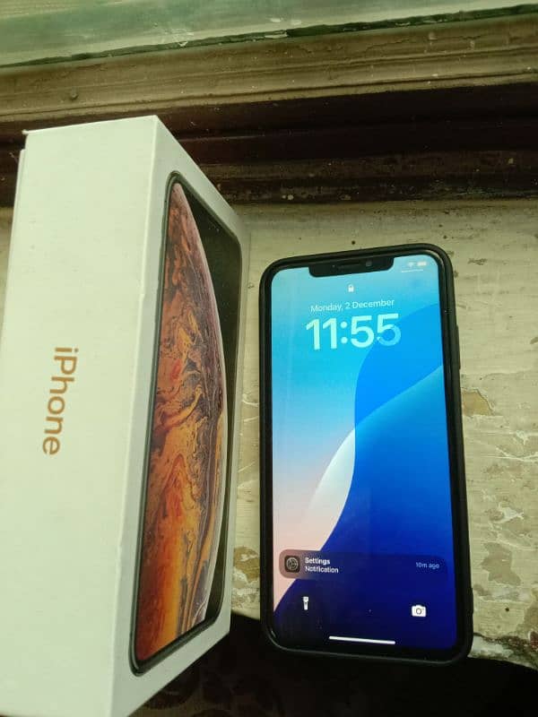 iphone xs max for  sale 8