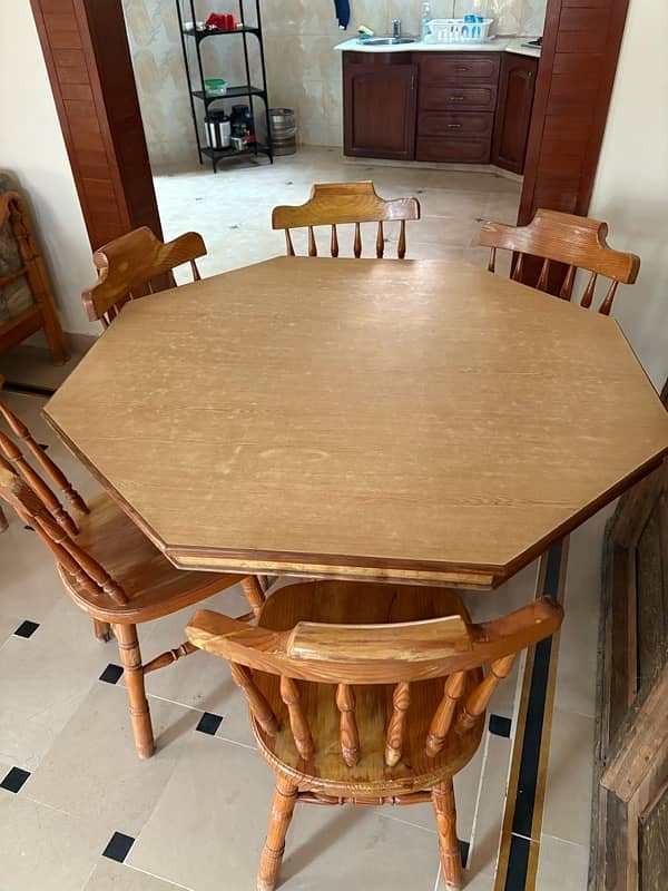 6 Seater Round Dining Table 2