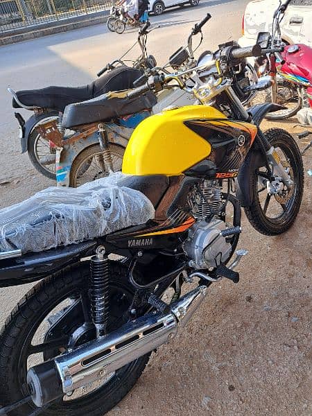 Yamaha Ybr 125G yellow color Model 2024- 2025 6