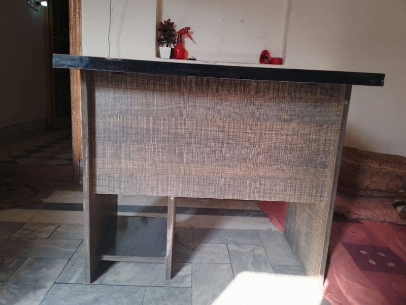 Office Table, Chairs, Almari Available in New Condition 0