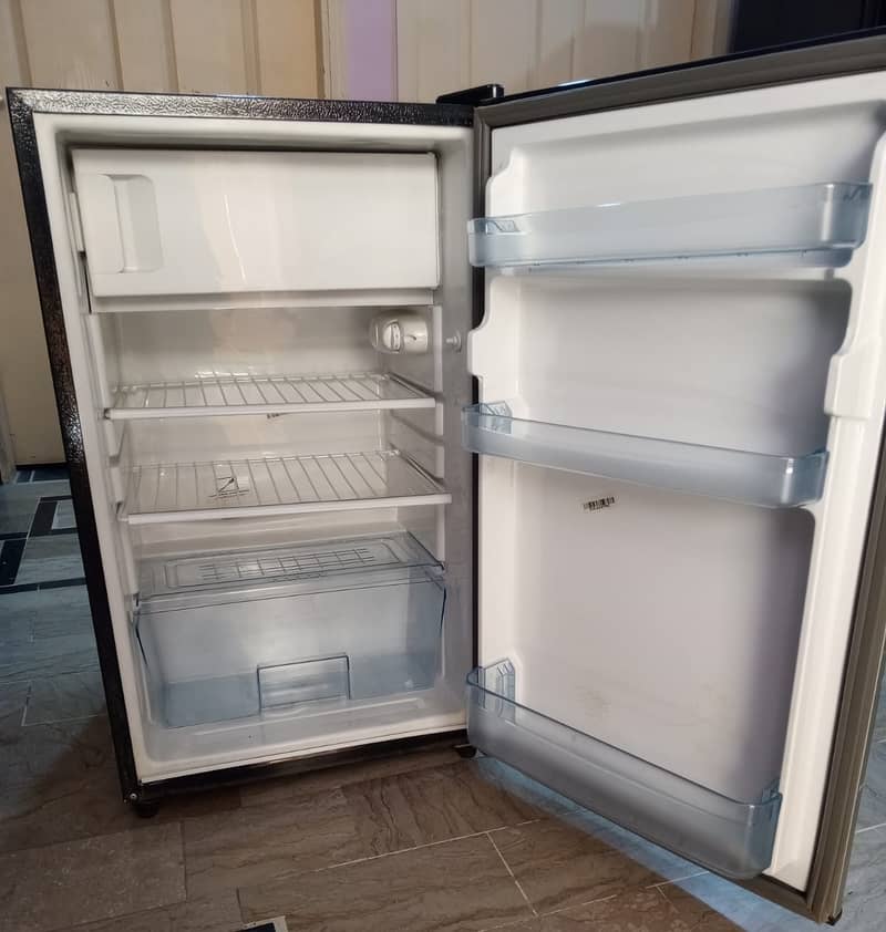 REF 9101 SD R (BLACK & SILVER) Single Door Refrigerator 1