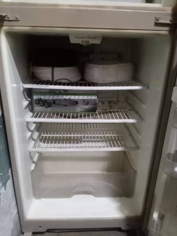 Dawlance fridge for sale in good condition 2