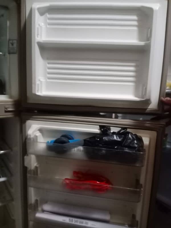 Dawlance fridge for sale in good condition 3