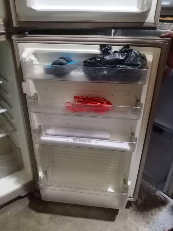 Dawlance fridge for sale in good condition 4