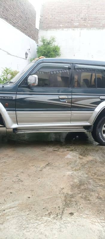 Mitsubishi Pajero 1993 12