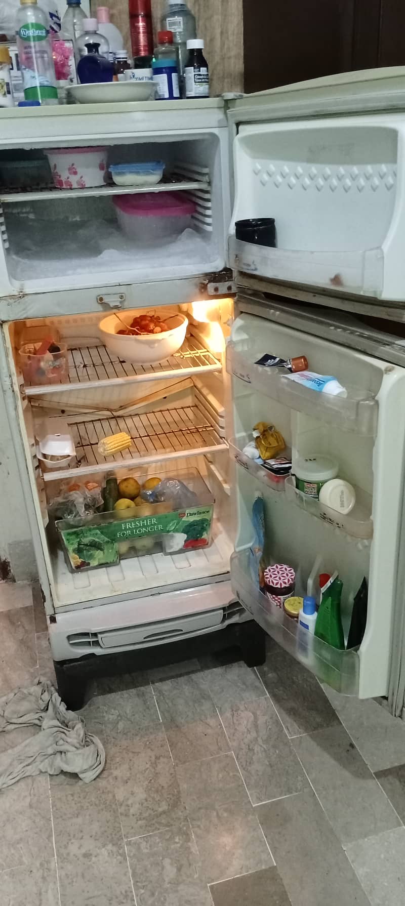 Urgent sale medium size pel refrigerator 0