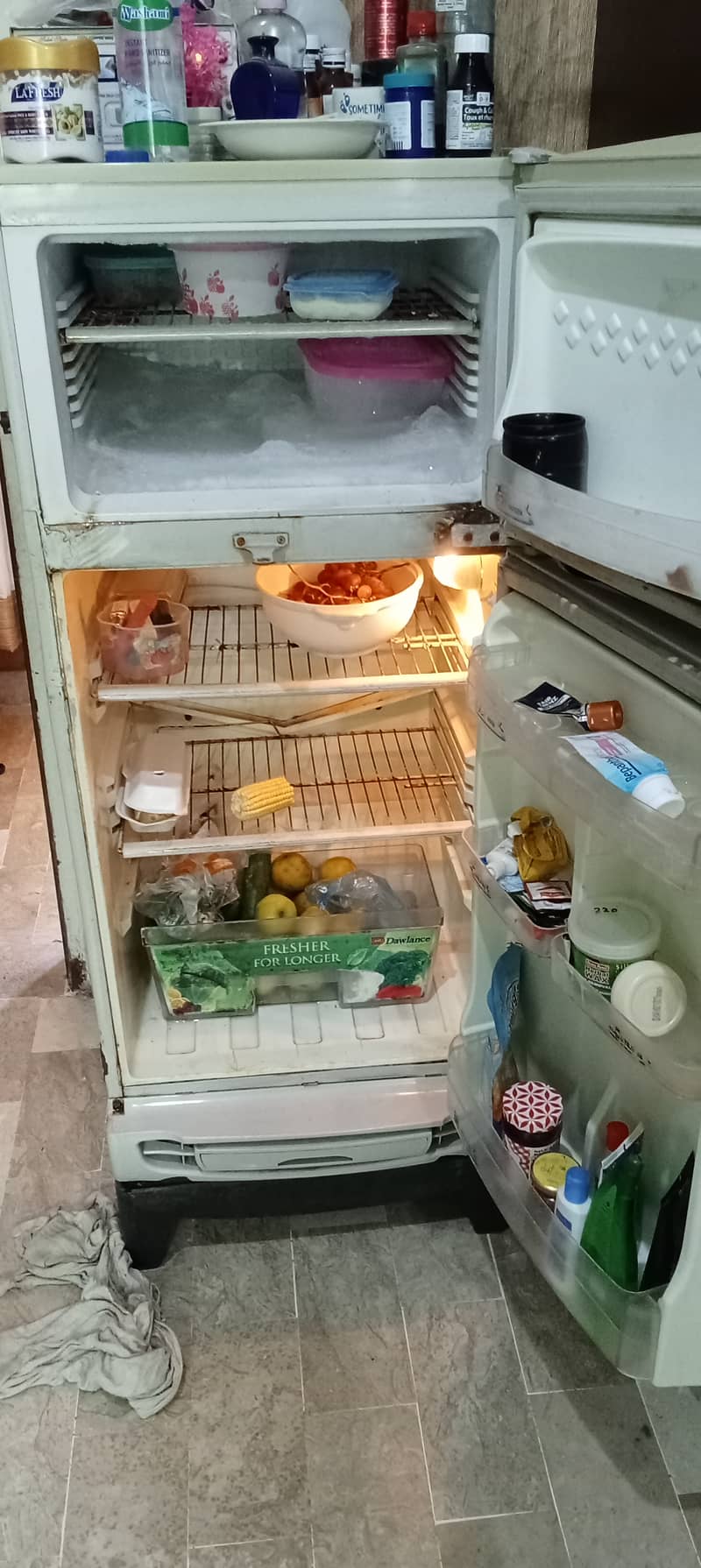 Urgent sale medium size pel refrigerator 2