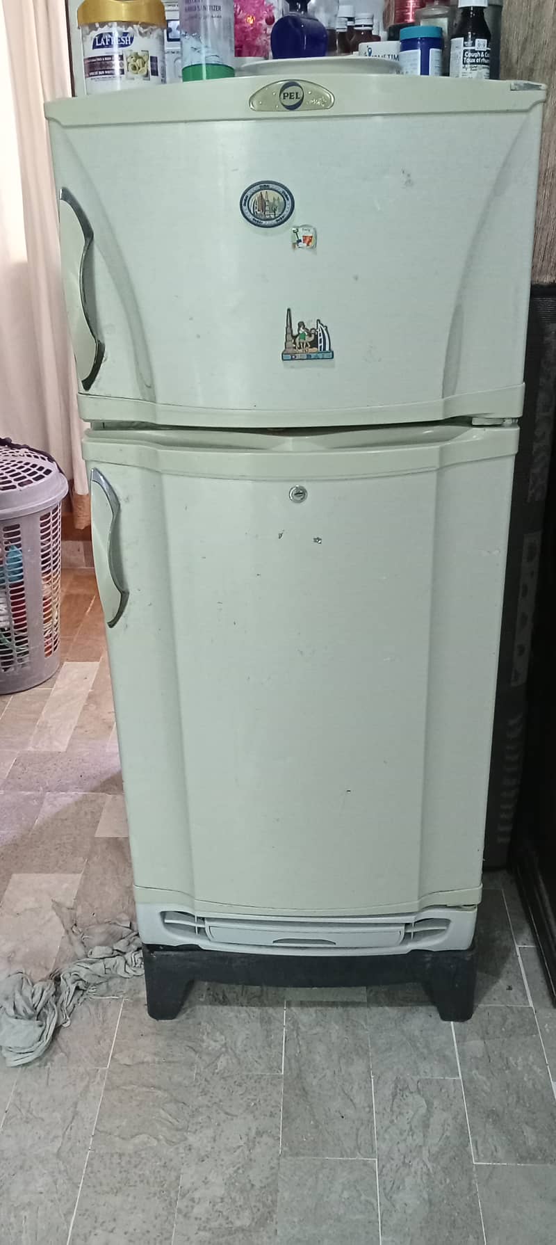 Urgent sale medium size pel refrigerator 4