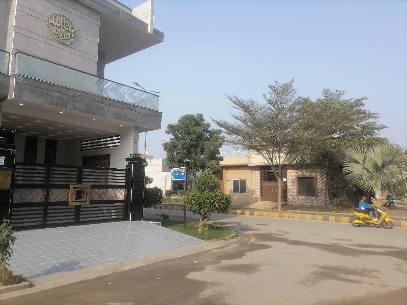 Ideally Located House Of 5 Marla Is Available For sale In Faisalabad 6