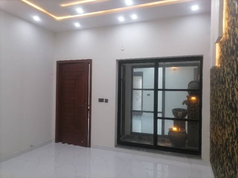 Ideally Located House Of 5 Marla Is Available For sale In Faisalabad 14