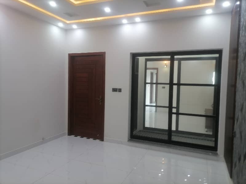 Ideally Located House Of 5 Marla Is Available For sale In Faisalabad 23