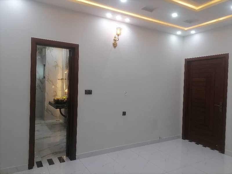 Ideally Located House Of 5 Marla Is Available For sale In Faisalabad 24