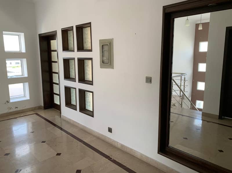 1 kanal upper portion avilable for rent with gas 14