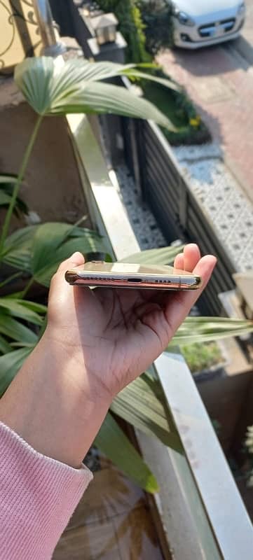 iphone XS Max 4