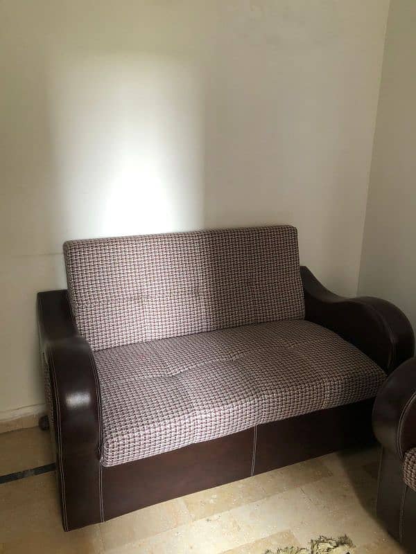 7 seater sofa ( in good condition,no scratches) 1