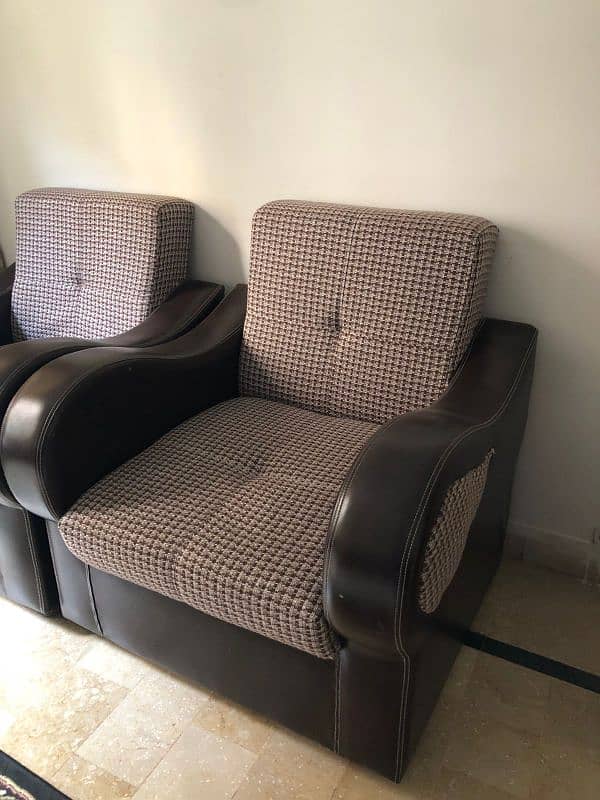 7 seater sofa ( in good condition,no scratches) 2