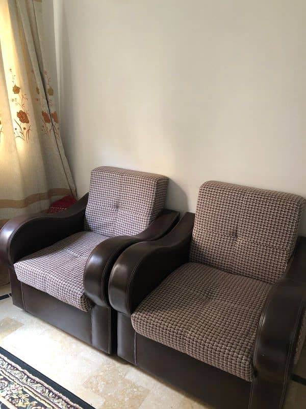 7 seater sofa ( in good condition,no scratches) 4