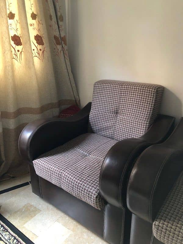 7 seater sofa ( in good condition,no scratches) 5