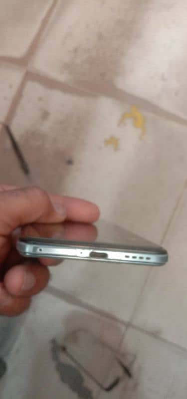 vivo v23e 5g only bord khrab hogyia hai baqi all ok 6