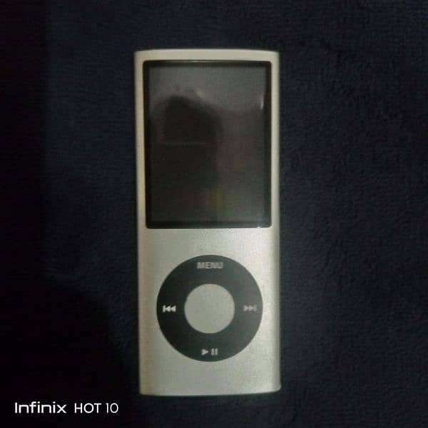 apple IPod with 8GB 5th generation. 0