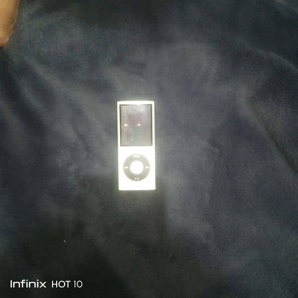 apple IPod with 8GB 5th generation. 2