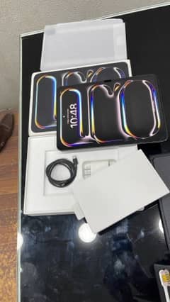 iPad Pro (M4) 11 inch chip 256gb 3 months used