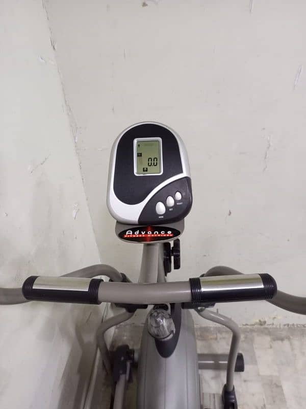 commercial elliptical trainer 11