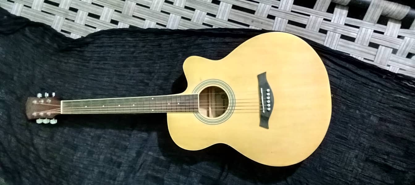 Urgent sale Brand New guitar 7