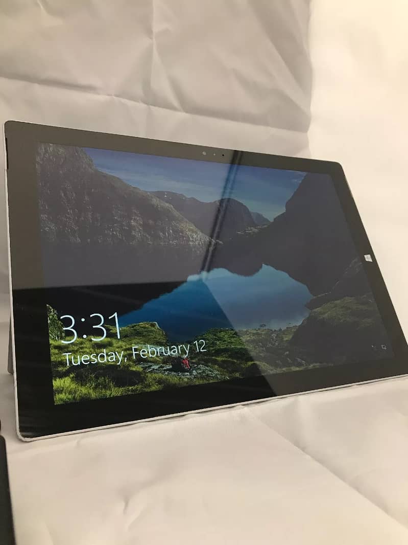 Microsoft surface pro 3 URGENT SELLING 1