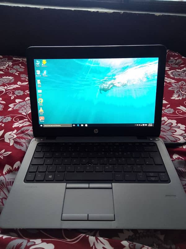 10 by 10 condition all ok 128 gb hard  disk 8 ram HP 11