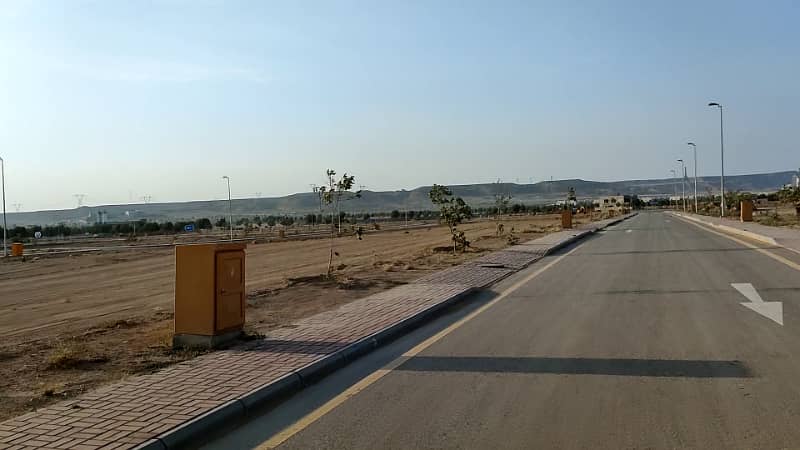 125sq yd Plots at Precinct-31 Near Gallery and Park for SALE. Best for Investment and Living Purpose 0