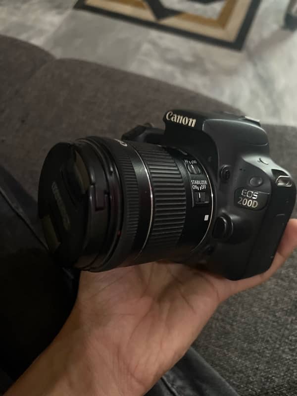 Canon 200d with 18-55mm Kit lense 0