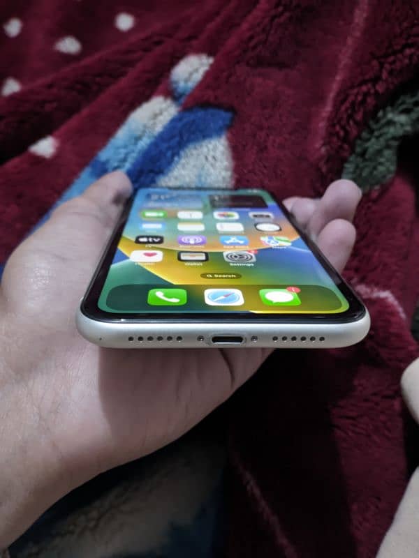 iphone 11 64gb factory unlocked 10/10 4