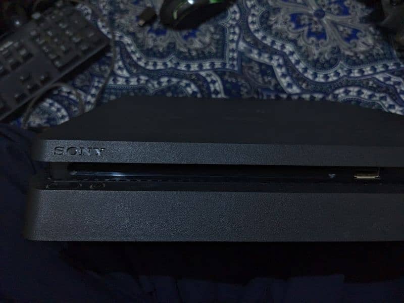 PS4 slim 1TB with 4 Controller 5