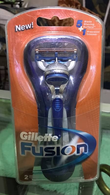 Gillette Razor + 3 Blades + Aftershave . Made in UK. 2