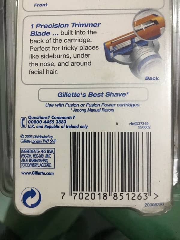 Gillette Razor + 3 Blades + Aftershave . Made in UK. 4