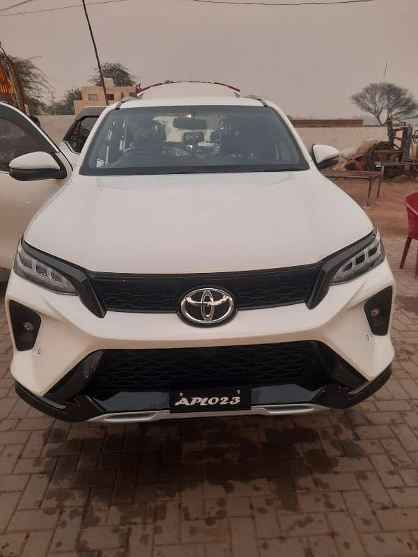 Toyota Fortuner Legender 2022 0