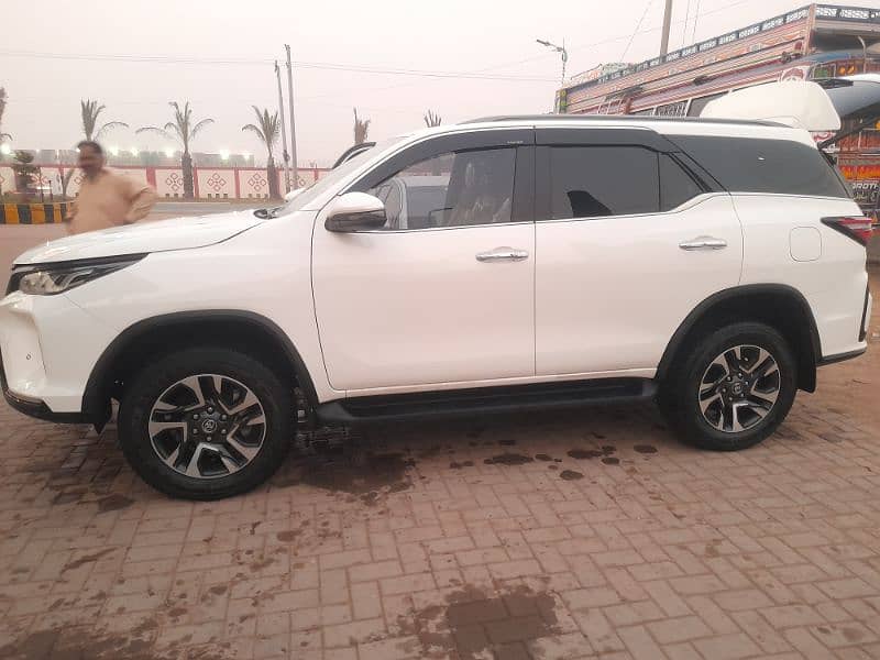 Toyota Fortuner Legender 2022 1