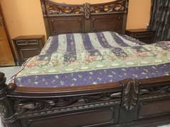 solied wood bed set