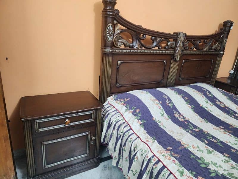 solied wood bed set 2