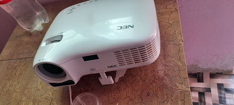 Projector LT35 (Dlp) 3