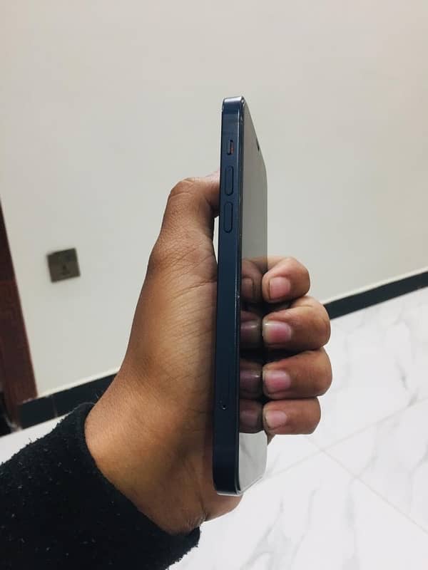 i phone 12 64Gb Factory Unlock 1