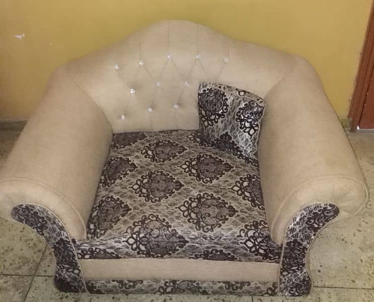 03 Seater Sofa Set in reasonable Price 3