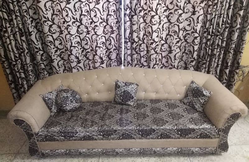 03 Seater Sofa Set in reasonable Price 4