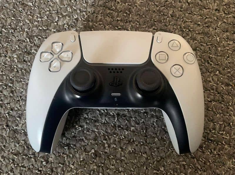 Used PS5 with Controller – Excellent Condition, Ready to Play! 1