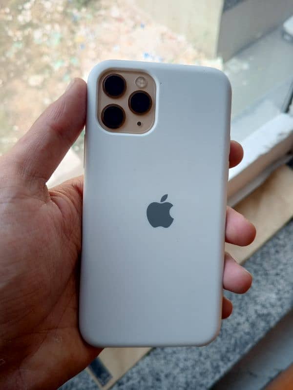 Iphone 11 pro Gold 7